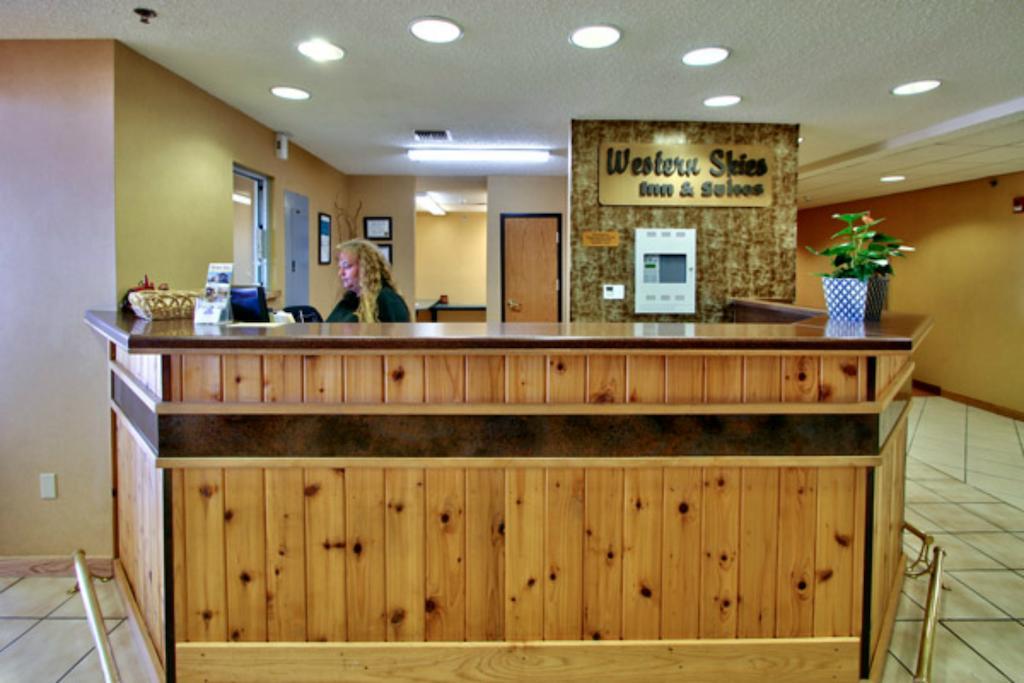 Western Skies Inn & Suites Los Lunas Esterno foto