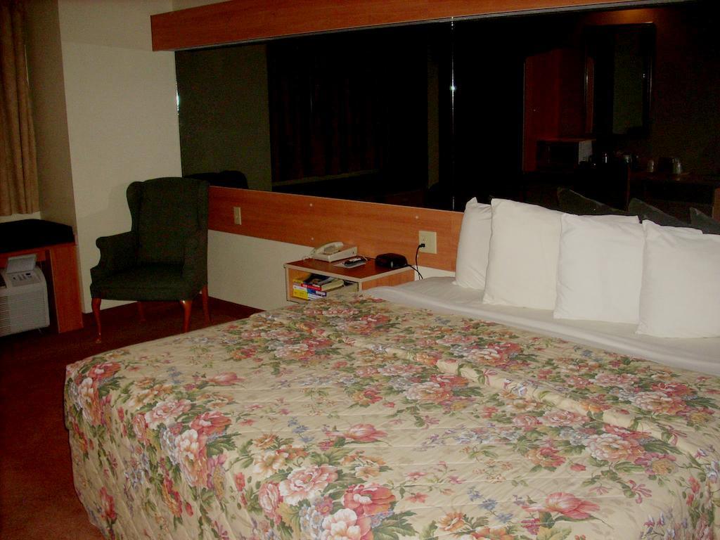 Western Skies Inn & Suites Los Lunas Esterno foto